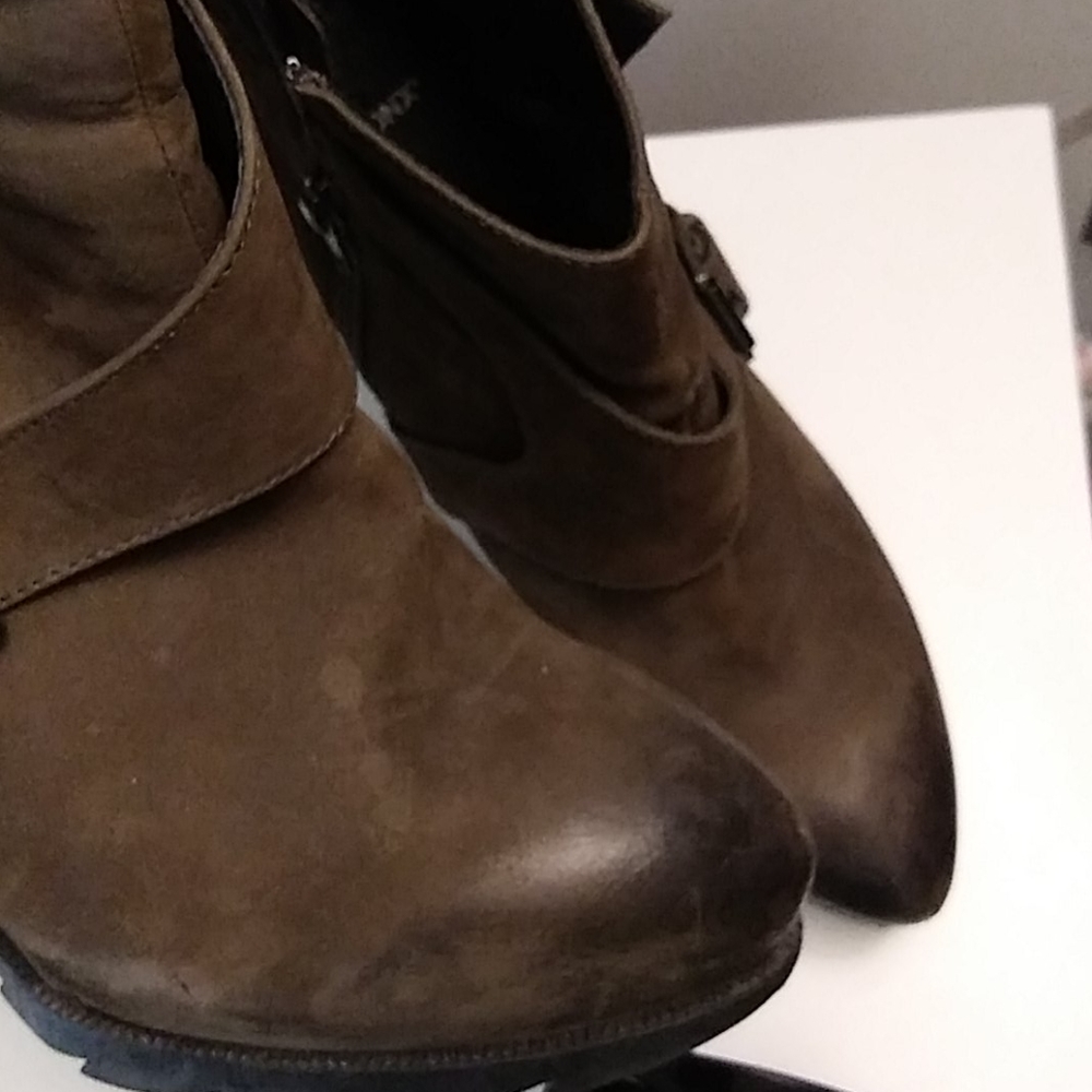 Shoes - Picture 9 of 12